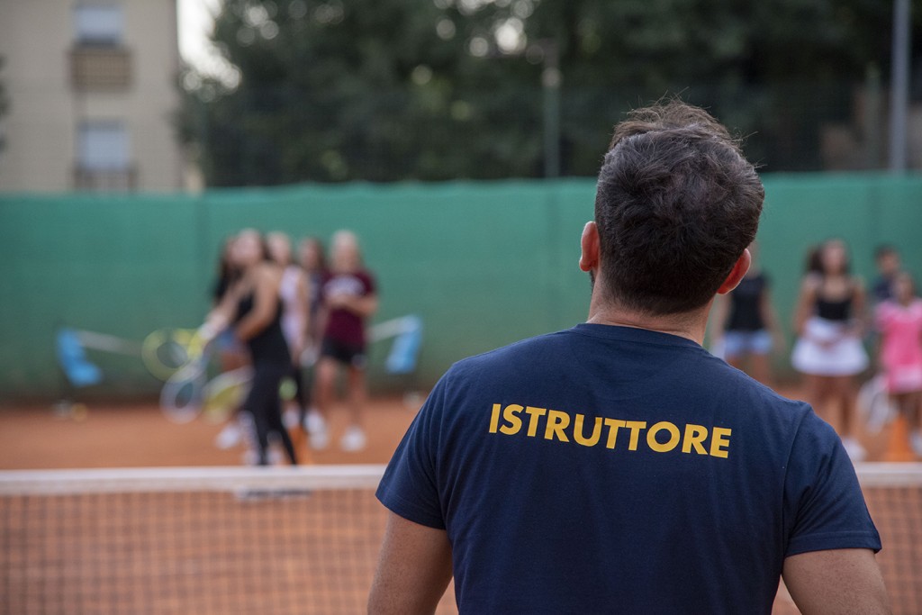 Nino Burgarello, istruttore di tennis, durante l'open della scuola TCC dl 2021