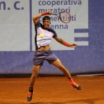 Paolo Lorenzi batte in due set il salvadoregno Arevalo. La prima testa di serie del Cmc tornerà in campo mercoledì alle 18