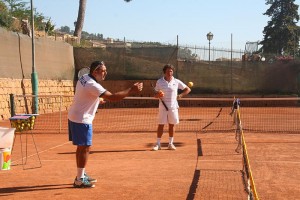 Lezione di tennis per adulti